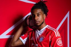 Bayern làm điều chưa từng có với Olise