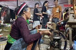 Đưa văn hóa Mông xuống phố qua câu chuyện sợi lanh