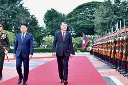 [Ảnh] Thủ tướng Lào Saleumxay Kommasith chủ trì Lễ đón chính thức Thủ tướng Chính phủ Lê Minh Hưng
