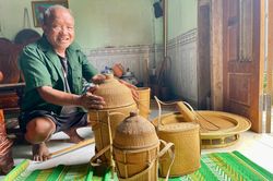 Người giữ hồn nghề đan lát của đồng bào Cơ Tu