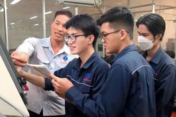 Học phí đại học liên tục tăng cao, vì sao nhiều trường vẫn 'chưa đủ'?