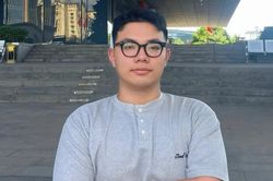 Nam sinh từng bị chê 'làm màu' vì học trong tiếng ồn trở thành á khoa đầu vào của trường ĐH Kinh tế (ĐHQG Hà Nội)