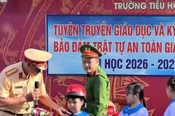Công an An Giang trang bị kiến thức ATGT cho học sinh Tiểu học