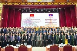 Tăng cường tuyên truyền, phổ biến chính sách, pháp luật cho các Trưởng bản tiêu biểu hai bên biên giới Việt Nam - Lào