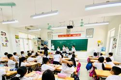 Hiệu trưởng nói gì khi dừng chương trình tiếng Anh liên kết?