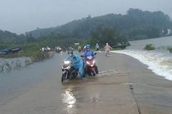 Mưa lớn gây ngập cục bộ nhiều khu dân cư ở Quảng Ngãi