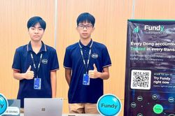 Hai nam sinh lớp 11 làm dự án minh bạch dòng tiền từ thiện ứng dụng công nghệ Blockchain