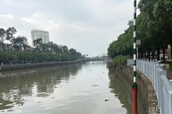 Nhân viên vớt rác phát hiện thi thể trên kênh Nhiêu Lộc
