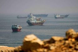 Iran siết Hormuz, dọa phong tỏa các tuyến vận tải 'bất hợp pháp'
