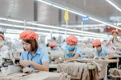 'Nâng chuẩn' văn hóa ứng xử và kỷ luật lao động cho công nhân Việt Nam
