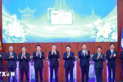 Thủ tướng Lê Minh Hưng và Thủ tướng Lào Saleumxay Kommasith dự Lễ bàn giao Hệ thống quản lý dân cư và CCCD tại Lào