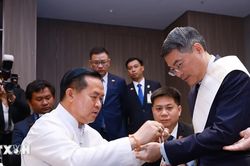 Thủ tướng Lê Minh Hưng dự Lễ buộc chỉ cổ tay truyền thống của Lào