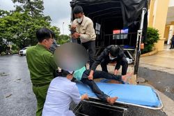 Kịp thời đưa người đàn ông co giật đi cấp cứu