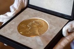 GLP-1 bỏ lỡ giải Nobel dù có tác động lâm sàng trên toàn cầu
