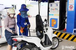 Giá xăng tiếp tục tăng, giá dầu diesel giảm