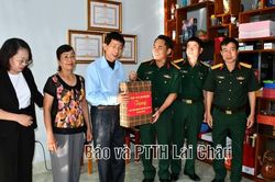 Thăm hỏi, tặng quà nhân kỷ niệm 80 năm Ngày truyền thống Lực lượng vũ trang Quân khu 2