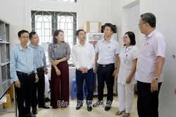 Đoàn Đại biểu Quốc hội tỉnh khảo sát hoạt động y tế cơ sở tại phường Đoàn Kết và xã Tả Lèng