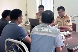 Thi công thiếu cảnh báo trên cao tốc Nội Bài - Lào Cai, một doanh nghiệp bị cảnh sát giao thông lập biên bản