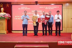 Đảng ủy Bộ Công Thương tiếp nhận Đảng bộ Cục Địa chất và Khoáng sản Việt Nam và Chi bộ Văn phòng Hội đồng đánh giá trữ lượng khoáng sản quốc gia