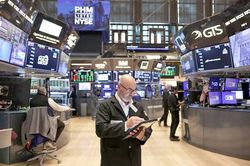 Phố Wall đảo chiều, Dow Jones mất hơn 340 điểm vì lợi suất trái phiếu tăng cao