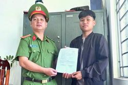Những lá đơn từ tuổi mười tám