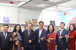 Đưa văn hóa Việt vươn tầm quốc tế qua từng trang sách