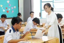 Chính phủ yêu cầu đảm bảo học sinh trượt lớp 10 công lập vẫn được đi học