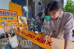 Người trẻ giữ hồn bảng hiệu vẽ tay