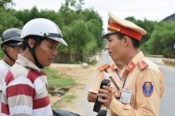 Học tiếng đồng bào, đưa pháp luật 'đi vào lòng dân'