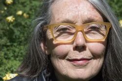 Nobel Văn học 2026 trao cho nhà văn người Canada Anne Carson