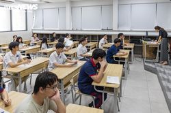 Chính phủ yêu cầu bảo đảm học sinh không đỗ lớp 10 công lập vẫn được đi học