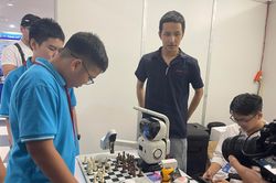 'Chạm tay vào tương lai' tại Triển lãm Robot, AI và STEM Hà Nội 2026
