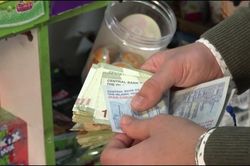 Iran tung 2 tỷ USD hỗ trợ đồng rial