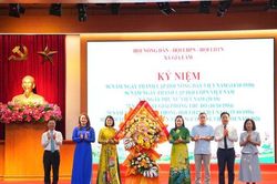 Gia Lâm kỷ niệm các ngày truyền thống trong tháng 10, biểu dương điển hình tiên tiến
