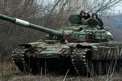 Xe tăng T-72 Ukraine lĩnh trọn đòn chớp nhoáng từ UAV Lancet Nga