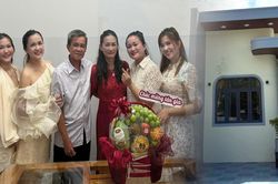 Bố mẹ sống trong căn nhà xuống cấp, 5 chị em gái góp 1 tỷ xây mới
