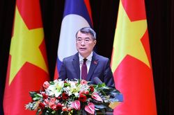 Việt Nam - Lào trao 17 văn kiện đầu tư trị giá hàng tỷ USD
