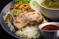Tranh luận 'nơi khai sinh' cơm gà Hải Nam