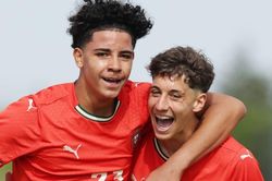 Con trai Ronaldo có thể bỏ Bồ Đào Nha, chọn 3 đội tuyển khác
