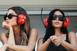 'Nền công nghiệp' WAGs ở F1