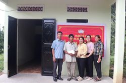 Quảng Ngãi bàn giao 8 ngôi nhà 'Đại đoàn kết' cho người nghèo