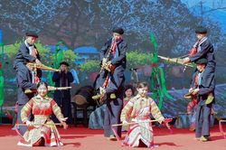 Ngân vang điệu khèn tại Ngày hội Văn hóa dân tộc Mông lần thứ IV
