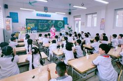 Yêu cầu về đội ngũ nhân sự thực hiện hoạt động giáo dục tăng cường, giáo dục theo nhu cầu người học