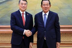 Thủ tướng Lê Minh Hưng hội kiến Chủ tịch Đảng Nhân dân, Chủ tịch Thượng viện Campuchia Hun Sen