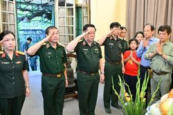 Dâng hương tưởng nhớ Đại tướng Võ Nguyên Giáp