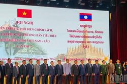 Hội nghị tuyên truyền, phổ biến chính sách, pháp luật cho các Trưởng bản tiêu biểu hai bên biên giới Việt Nam-Lào