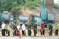 Mở đường trên núi Giăng Màn giúp người Chứt rộng đường kết nối