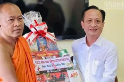 Cà Mau tổ chức nhiều đoàn lãnh đạo đi thăm, chúc mừng Lễ Sen Dolta đồng bào Khmer