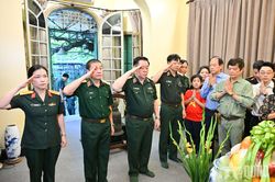 Đại tướng Nguyễn Trọng Nghĩa dâng hương tưởng nhớ Đại tướng Võ Nguyên Giáp