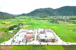 Chạy đua dựng mái ấm mới, rời vùng núi lở